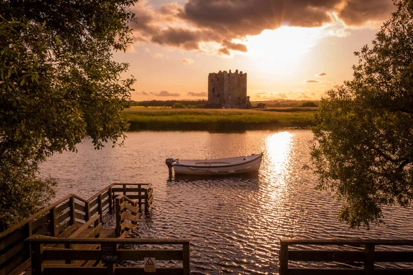 Sole Della Sera Dietro Castello Threave Molo Della Barca Sul — Foto Stock