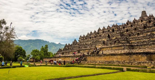 Borobudur Indonesia Octubre 2016 Una Fila Turistas Subiendo Las Escaleras — Foto de Stock