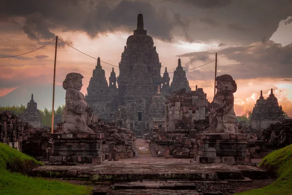 Puesta Sol Templo Sewu Con Monte Merapi Fondo Yogyakarta Indonesia —  Fotos de Stock