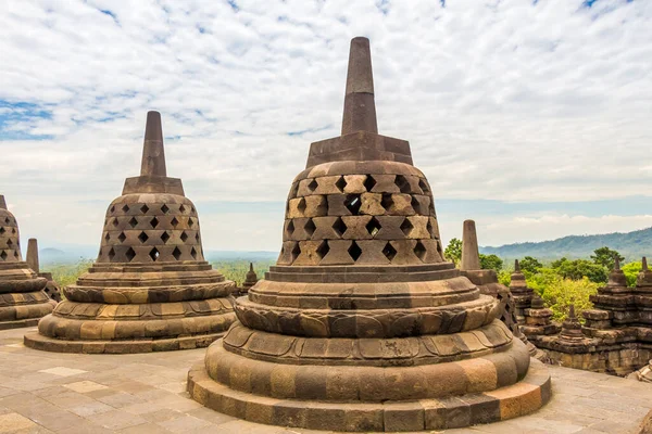 Stupas Som Ser Som Klockor Toppen Borobudur Buddhistiska Templet Yogyakarta — Stockfoto
