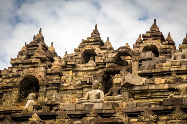 Den Övre Delen Borobudur Buddhistiska Tempel Och Moln Nära Yogyakarta — Stockfoto