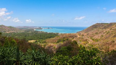 Güneşli bir günde Baturiti ve Kuta Sahili 'nin muhteşem manzarası, Lombok Endonezya