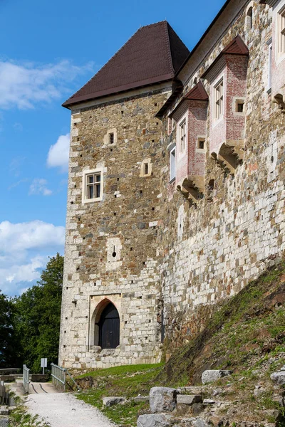 Die Außenmauer Und Der Wachturm Auf Der Burg Von Ljubljana — Stockfoto
