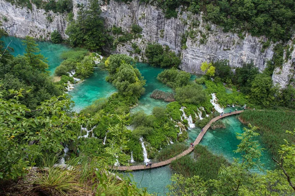 クロアチアのプリトヴィツェ湖での一連の湖と滝の眺め — ストック写真