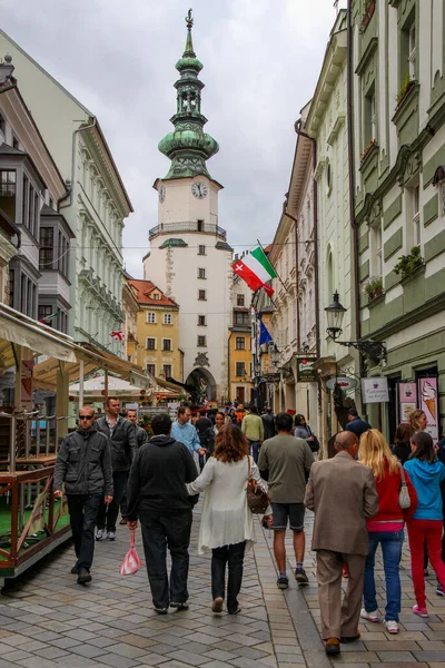 Братислава Словакия Июля 2020 Братислава Словакия Июля 2020 Туристы Улице — стоковое фото