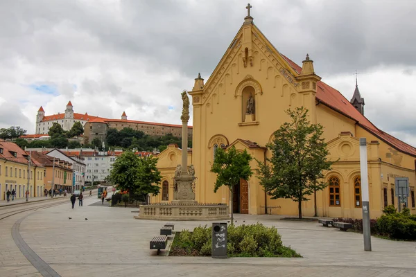 Iglesia San Esteban Capuchino Columna Mariana Casco Antiguo Bratislava Eslovaquia —  Fotos de Stock
