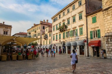 Karadağ 'ın Eski Kotor kasabasındaki Silah Meydanı, UNESCO Dünya Mirası Bölgesi