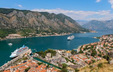 Karadağ 'ın Kotor kentindeki eski şehir ve UNESCO Dünya Mirası Bölgesi, Kotor Körfezi manzarası