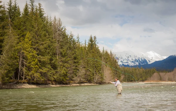 Pescador Mosca Que Lanza Río Kalum Región Skeena Columbia Británica — Foto de Stock