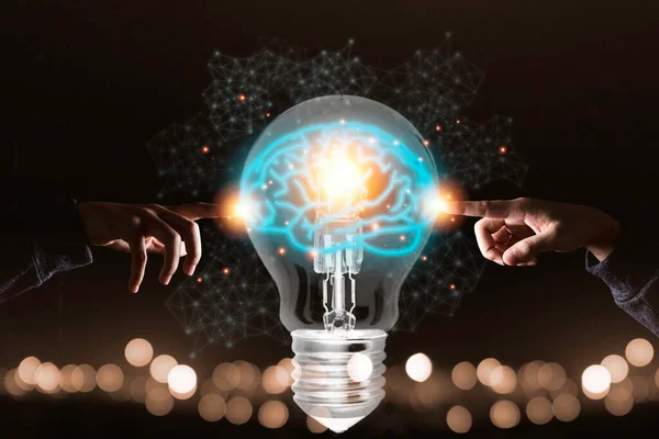 Deux Mains Touchant Ampoule Virtuelle Avec Cerveau Nouveau Concept Idée — Photo
