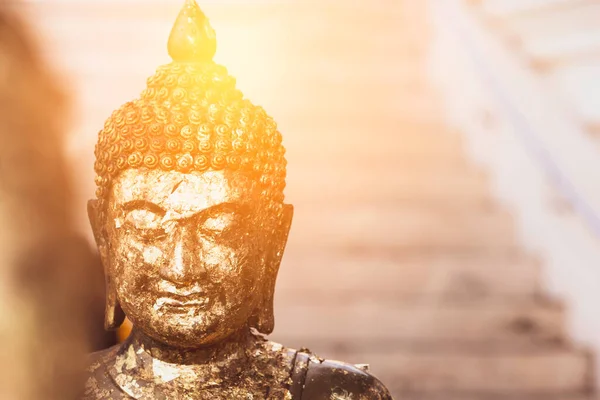 Statue Bouddha Doré Avec Lumière Soleil Utilisée Pour Les Amulettes — Photo