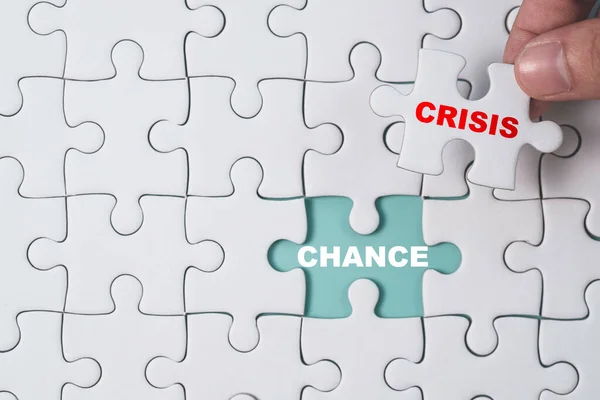 Chance Crisis Concept Hand Zieht Weißes Puzzle Heraus Das Siebdruck — Stockfoto