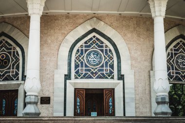 Özbekistan 'ın Taşkent kentindeki Amir Timur Müzesi' nin ön kapısı.