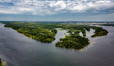 Khorytsia, Dinyeper Nehri 'ndeki en büyük adadır ve Ukrayna' nın Zaporizhzhia şehrindedir..