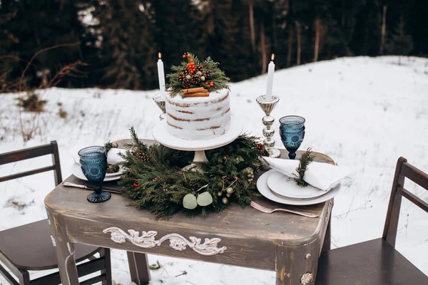 Table Fête Hiver Pour Deux Personnes Avec Délicieux Gâteau Plein — Photo