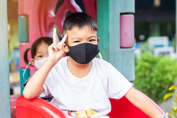Image Portrait Jeune Frère Asiatique Portant Masque Médical Pour Petite — Photo