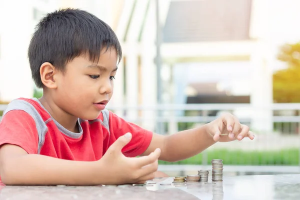 Retrato Niño Asiático Feliz Contando Las Monedas Infancia Puso Dinero — Foto de Stock