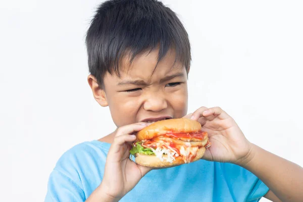 Anak Asia Memegang Dan Makan Hamburger Makanan Cepat Saji Bocah — Stok Foto