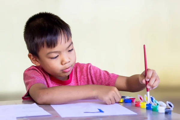 Imagen Retrato Niño Años Estudiante Asiático Dibujo Pintura Colores Papel — Foto de Stock