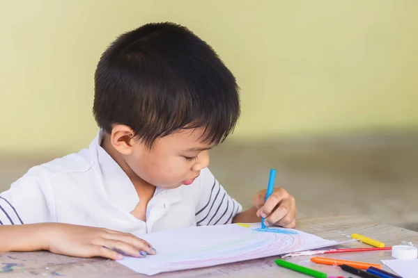 Imagen Retrato Niño Años Estudiante Asiático Dibujo Pintura Colores Papel — Foto de Stock