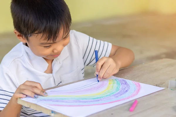 Imagen Retrato Niño Años Estudiante Asiático Dibujo Pintura Colores Papel —  Fotos de Stock