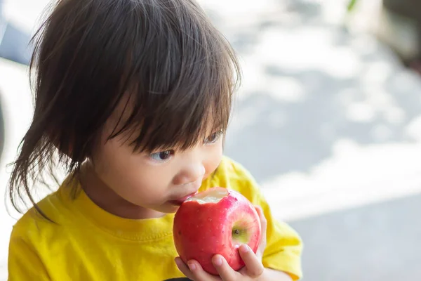 Gambar Foto Yeas Tua Dari Bayi Anak Gadis Asia Yang — Stok Foto