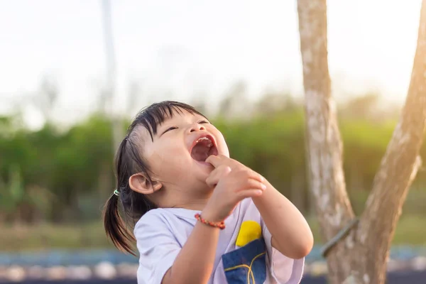 Gambaran Bayi Berumur Tahun Anak Gadis Asia Yang Bahagia Tertawa — Stok Foto