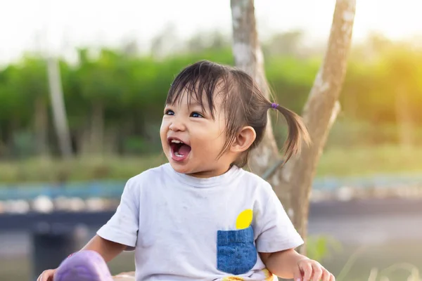 Gambaran Bayi Berumur Tahun Anak Gadis Asia Yang Bahagia Tertawa — Stok Foto