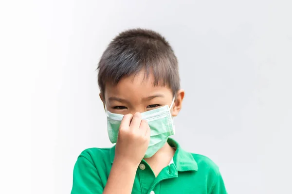 Başbakan Hava Kirliliğine Karşı Koruma Maskesi Takan Asyalı Çocuk Beyaz — Stok fotoğraf