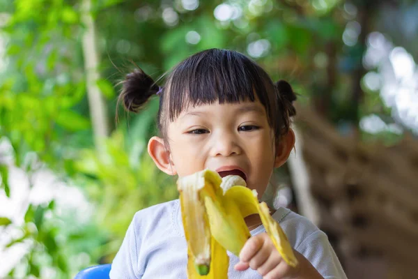 Foto Bayi Usia Tahun Anak Gadis Asia Yang Bahagia Menikmati — Stok Foto