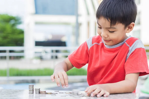 Retrato Niño Asiático Feliz Contando Las Monedas Infancia Puso Dinero — Foto de Stock