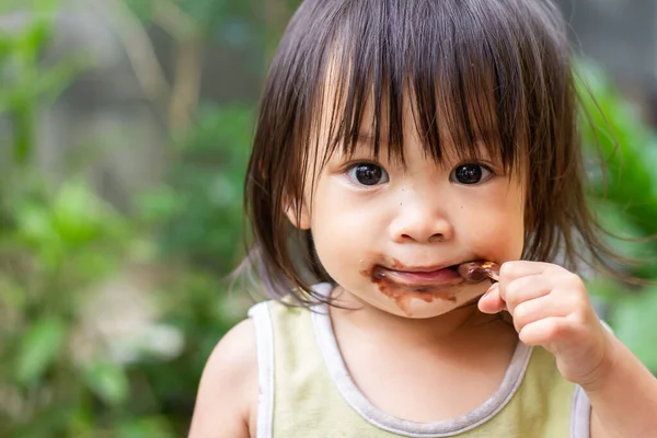 Imagem Retrato Bebê Anos Idade Menina Asiática Feliz Gosta Comer — Fotografia de Stock