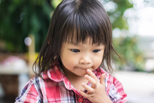 Imagen Retrato Bebé Años Feliz Niña Asiática Sonriendo Usando Máscara —  Fotos de Stock