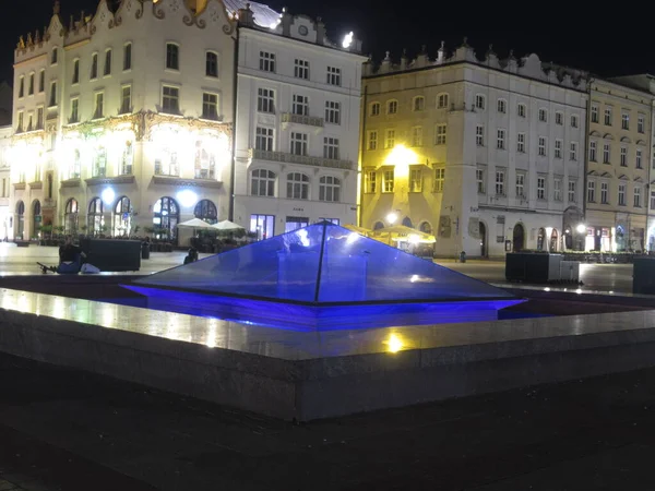 Krakow Rynek 'te gece görüşlü binalar