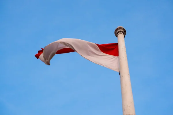 Nationale Vlag Van Indonesië Rood Wit Een Helderblauwe Achtergrond — Stockfoto