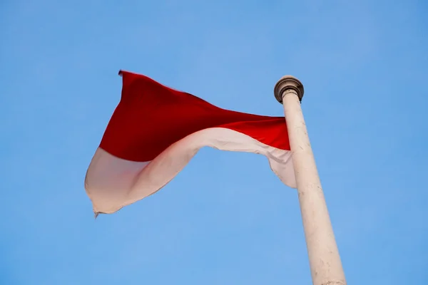 Nationale Vlag Van Indonesië Rood Wit Een Helderblauwe Achtergrond — Stockfoto
