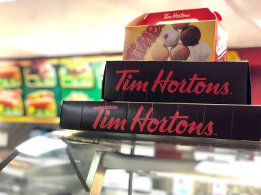 ABD 'nin New York kentindeki Tim Hortons kahve dükkanında kutular üst üste kondu.