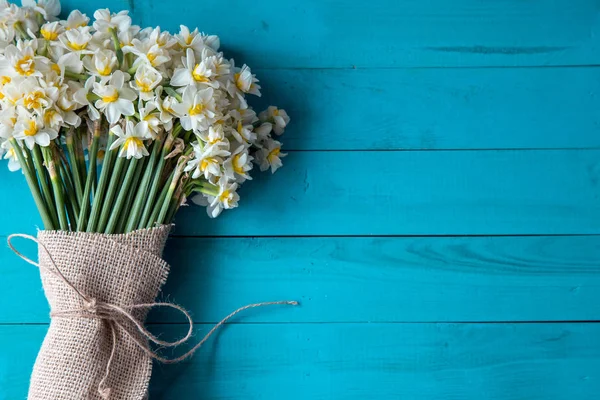 Daffodils Turquoise Wooden Background — Stock Photo, Image
