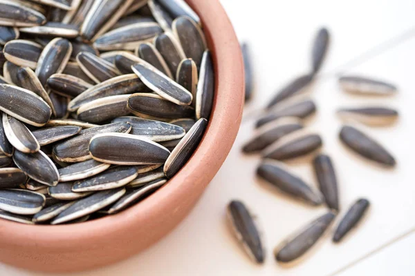 çuval bezi üzerinde kavrulmuş ayçiçeği tohumu