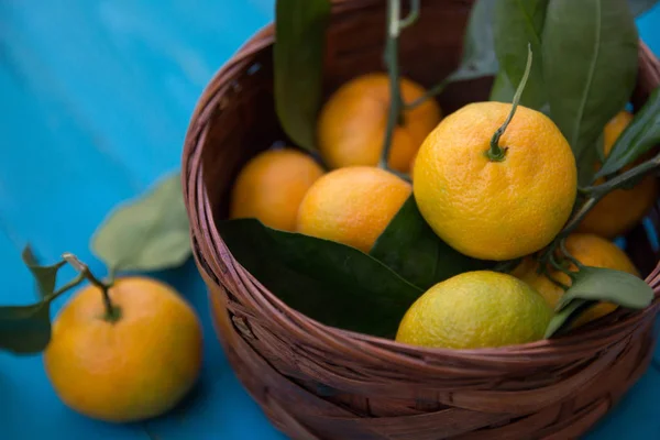 Tangerines Mandarins Leaves Basket Turquoise Wooden Background — Stock Photo, Image