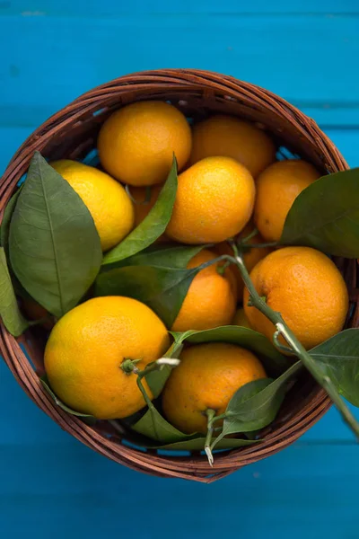 Tangerines Mandarins Leaves Basket Turquoise Wooden Background — Stock Photo, Image