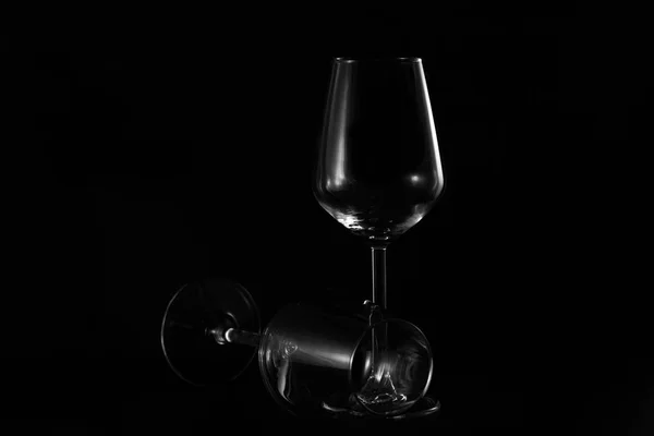 Weingläser Auf Schwarzem Hintergrund — Stockfoto