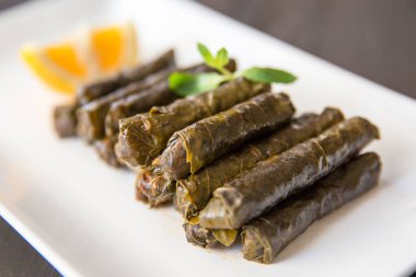 Yaprak sarma, Türk geleneksel yemeği, pirinç ile doldurulmuş sarmaşık yaprağı. 