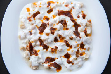 Geleneksel Türk yemekleri, yoğurt ile manti