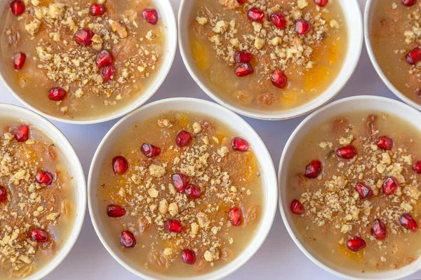 Turks Dessert Noah Pudding Met Granaatappelpitten Walnoot Stockfoto