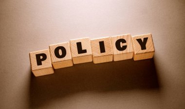 Tahta Küplere Yazılan Poliçe Sözcüğü