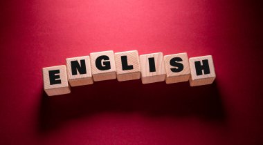 İngilizce Sözcük Tahta Küplere Yazıldı
