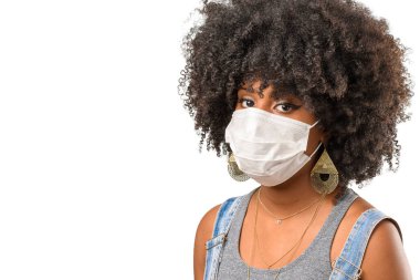 Corona virüsü salgınında koruyucu maske takan genç kız, covid-19