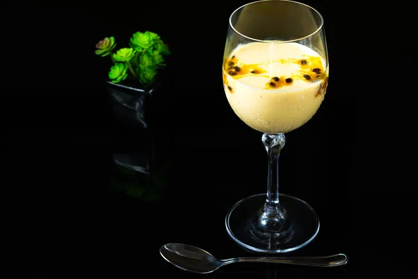 Mousse Maracujá Servido Uma Tigela — Fotografia de Stock