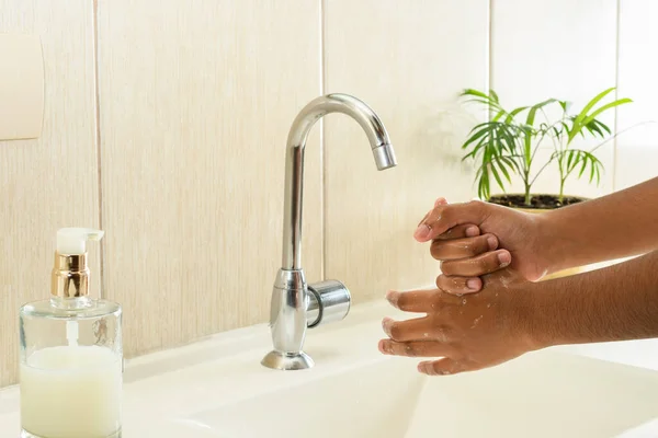Grundlegende Hygiene Beim Händewaschen Eine Kontamination Mit Covid Coronavirus Verhindern — Stockfoto
